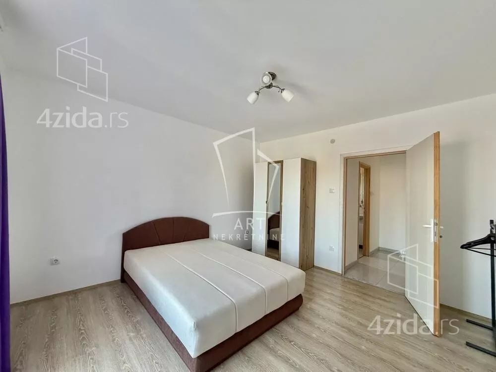 Šestoiposoban stan | 4zida