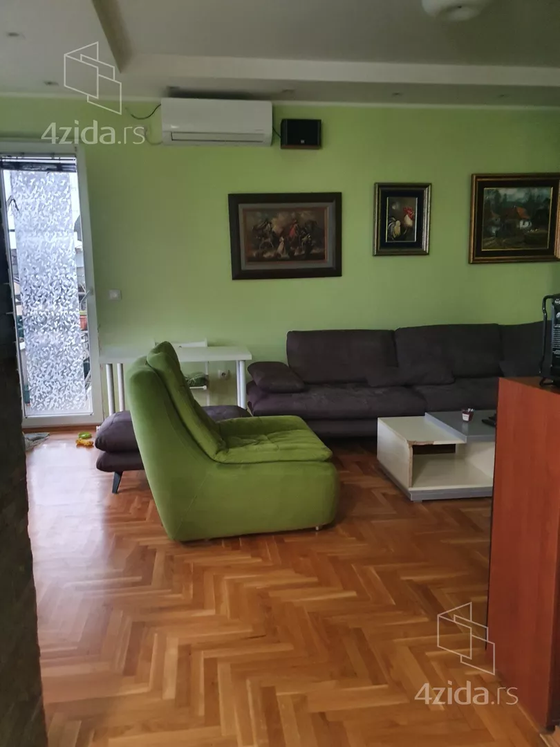 Šestosoban stan | 4zida