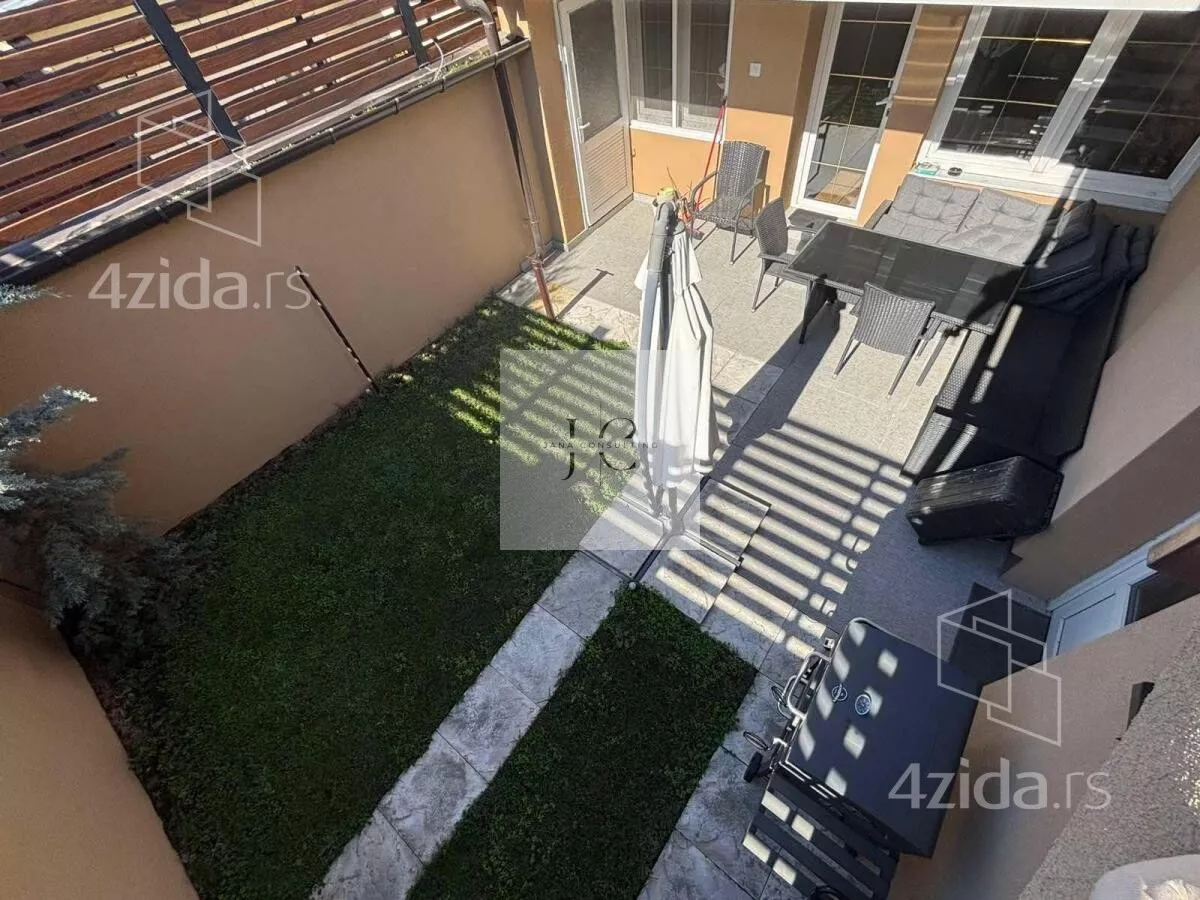 Petosoban stan | 4zida