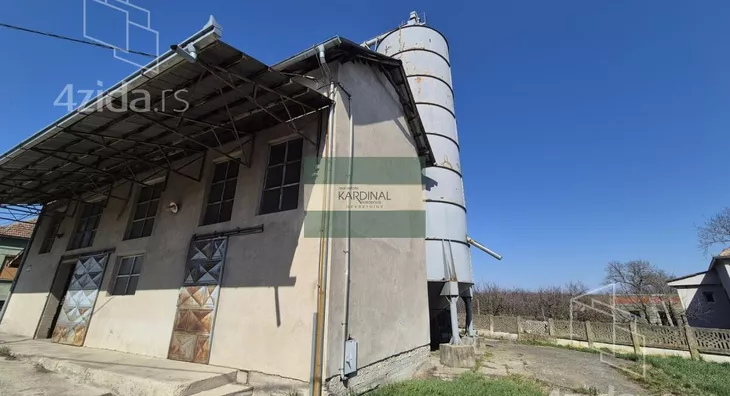 Poslovna zgrada | 4zida