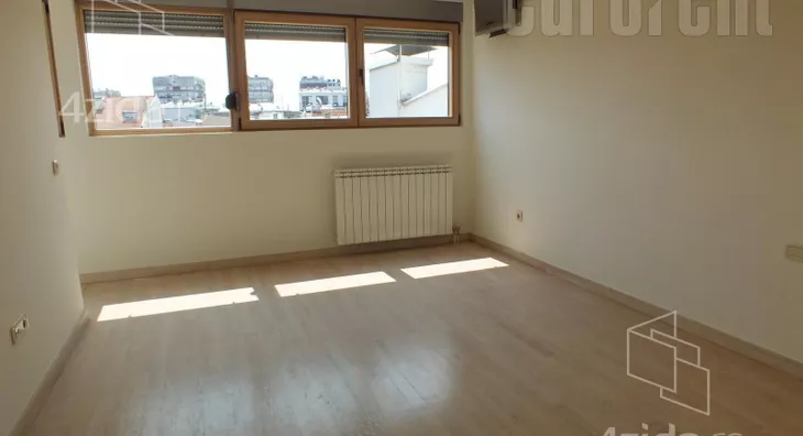 Šestosoban stan | 4zida