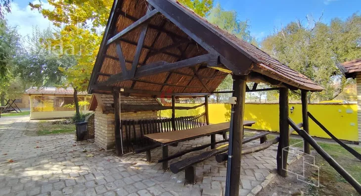 Ugostiteljski objekat | 4zida