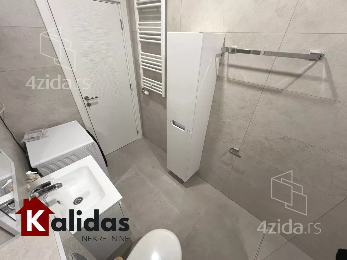 Šestosoban stan | 4zida