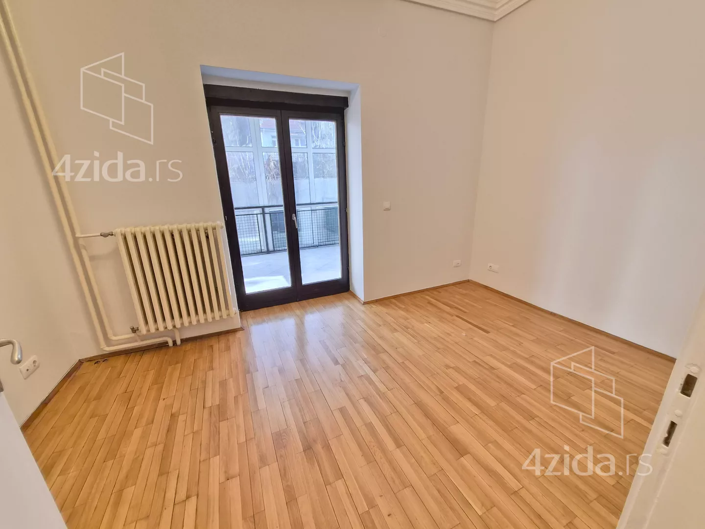 Poslovna zgrada | 4zida