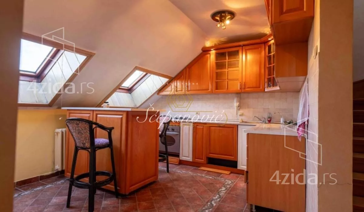 Petosoban stan | 4zida