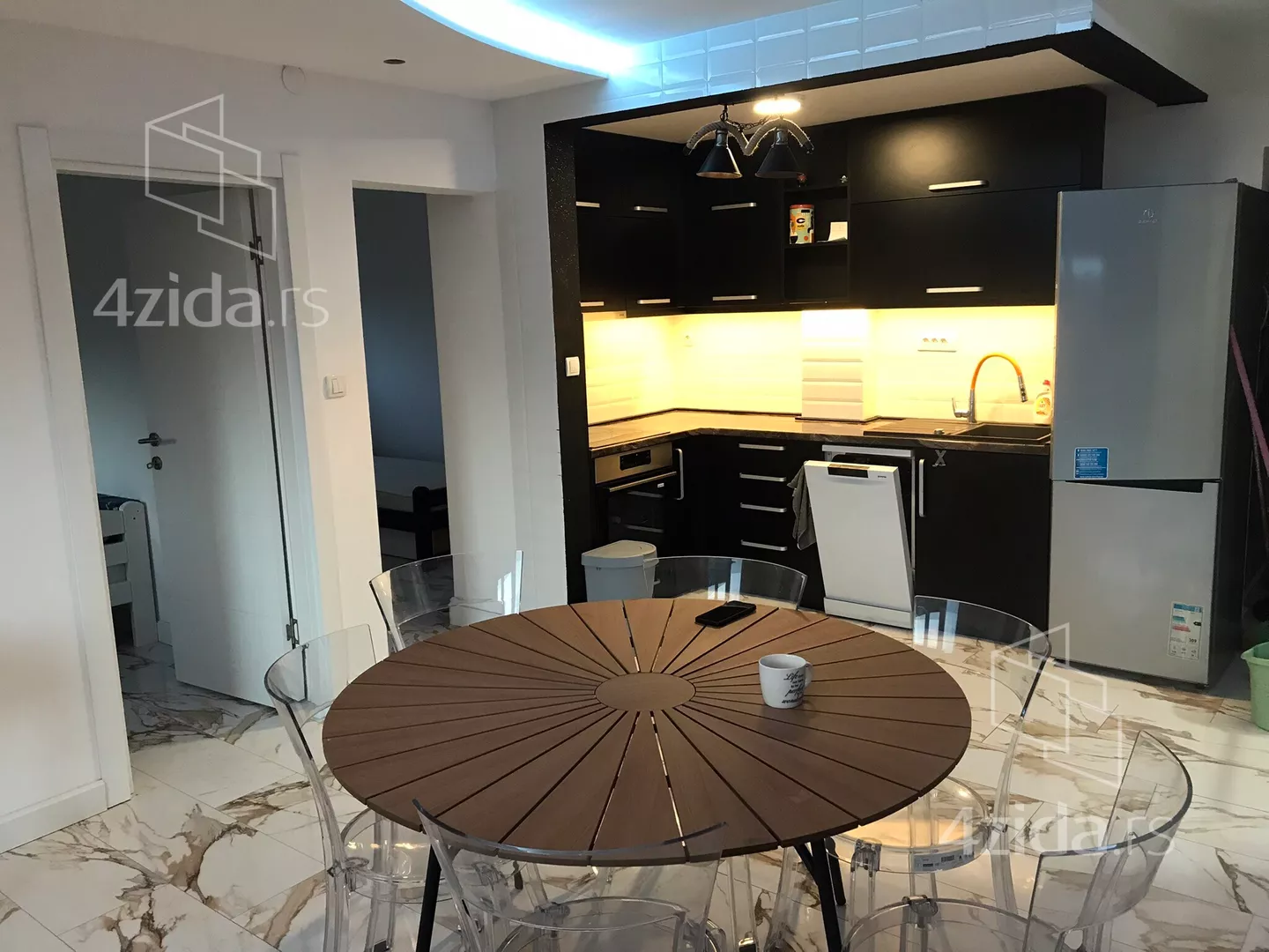 Troiposoban stan | 4zida