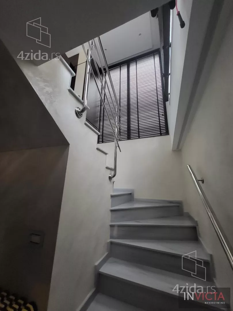 Šestosoban stan | 4zida