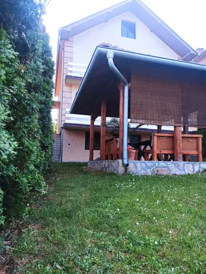 Nade Naumović | 4zida.rs