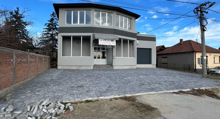 Poslovna zgrada | 4zida