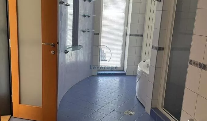 Šestosoban stan | 4zida