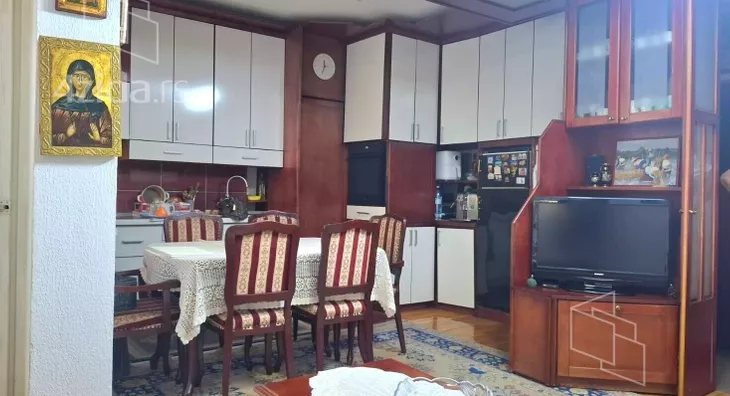 Četvoroiposoban stan | 4zida