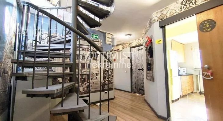 Šestoiposoban stan | 4zida