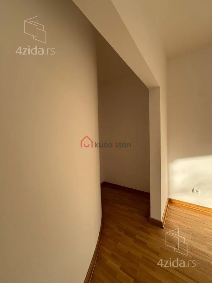 Poslovna zgrada | 4zida