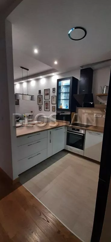 Tadije Sondermajera | 4zida.rs