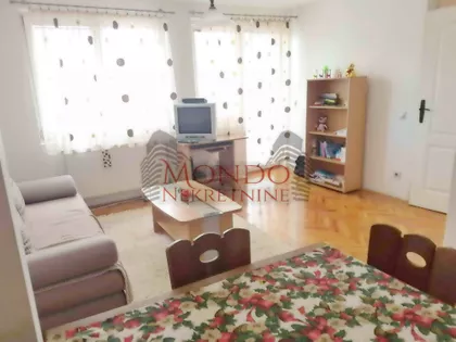 Crveni Pevac | 4zida.rs