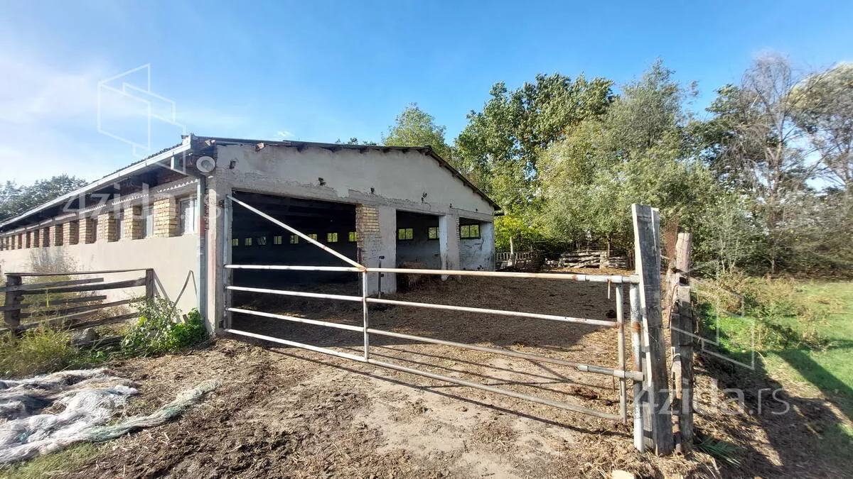 Poslovna zgrada | 4zida