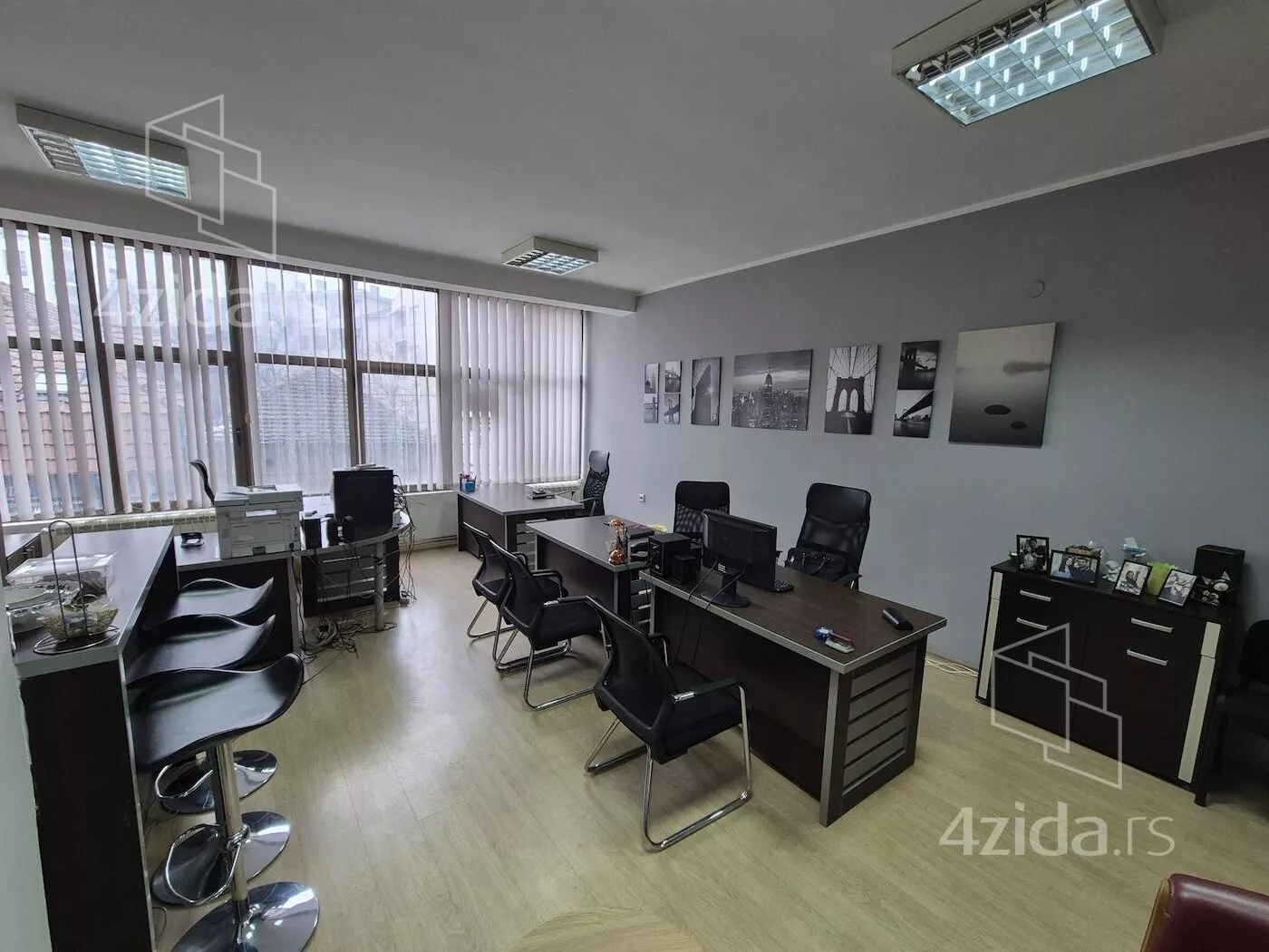 Poslovna zgrada | 4zida