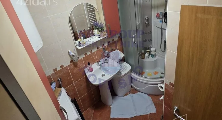 Šestosoban stan | 4zida