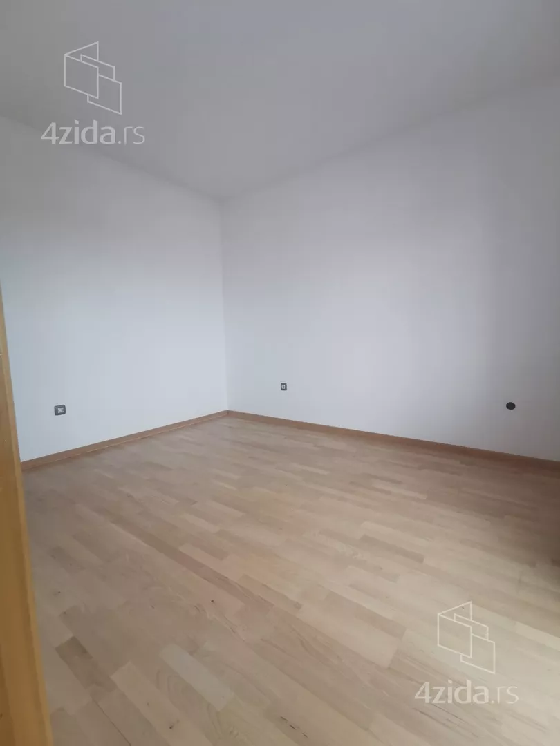 Četvoroiposoban stan | 4zida