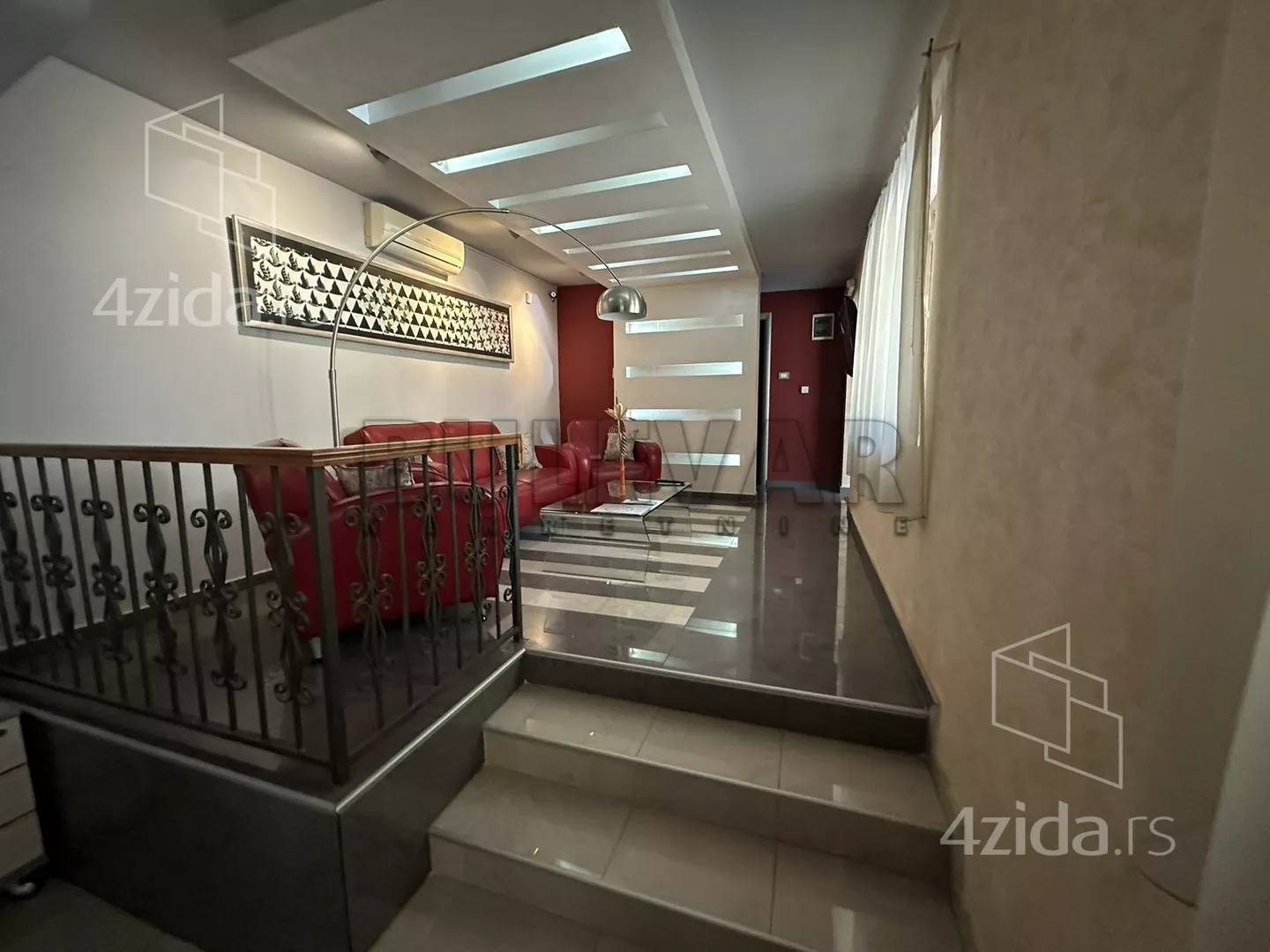 Lokal | 4zida