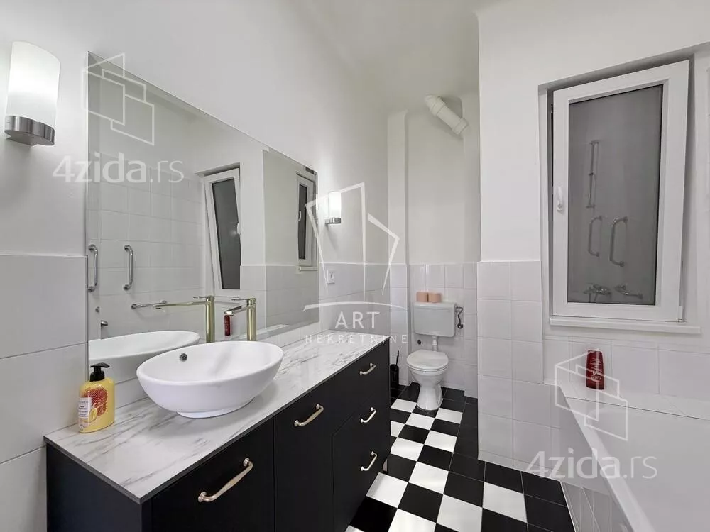 Četvoroiposoban stan | 4zida