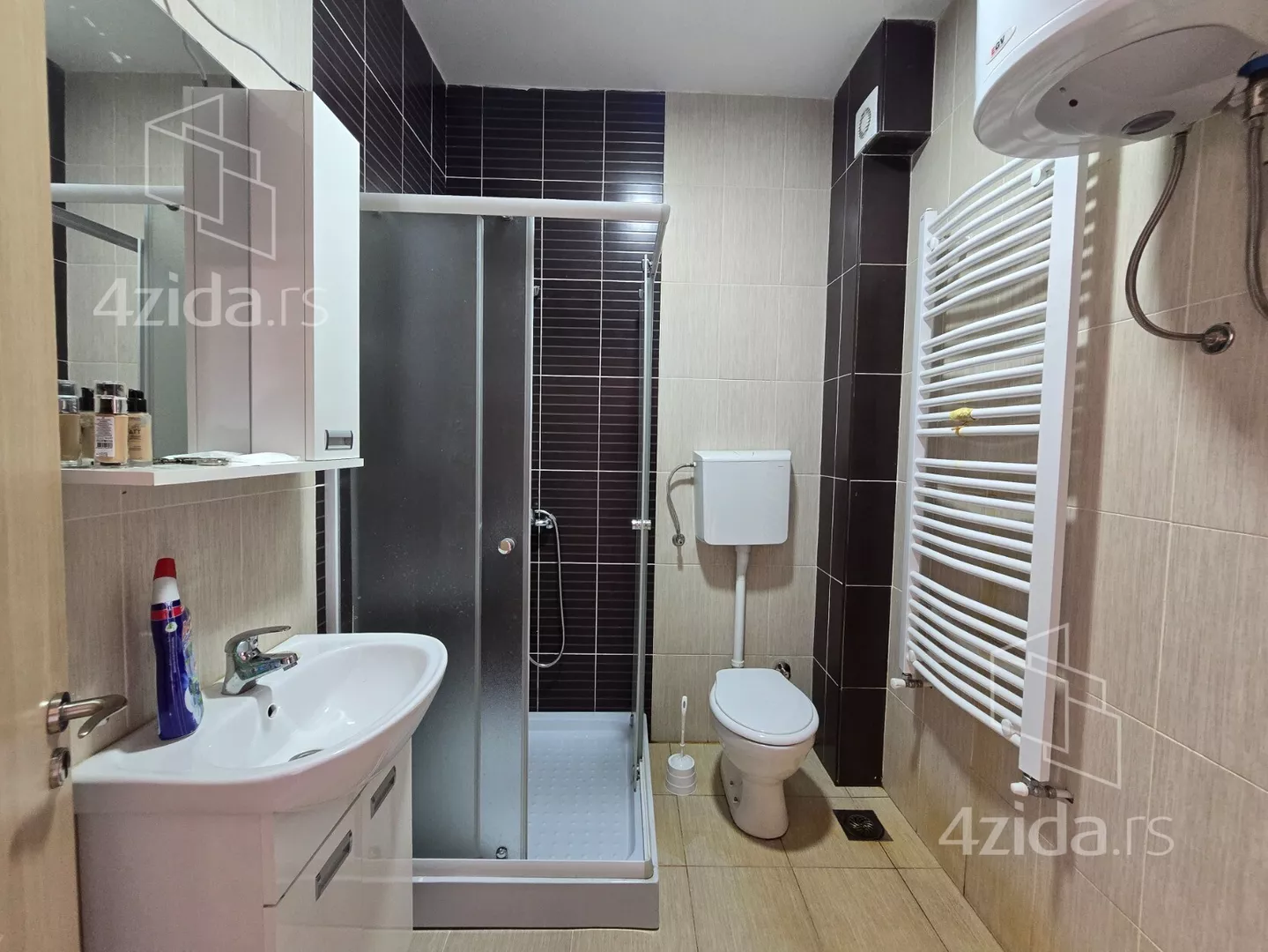 Četvoroiposoban stan | 4zida