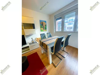 Milana Uzelca | 4zida.rs