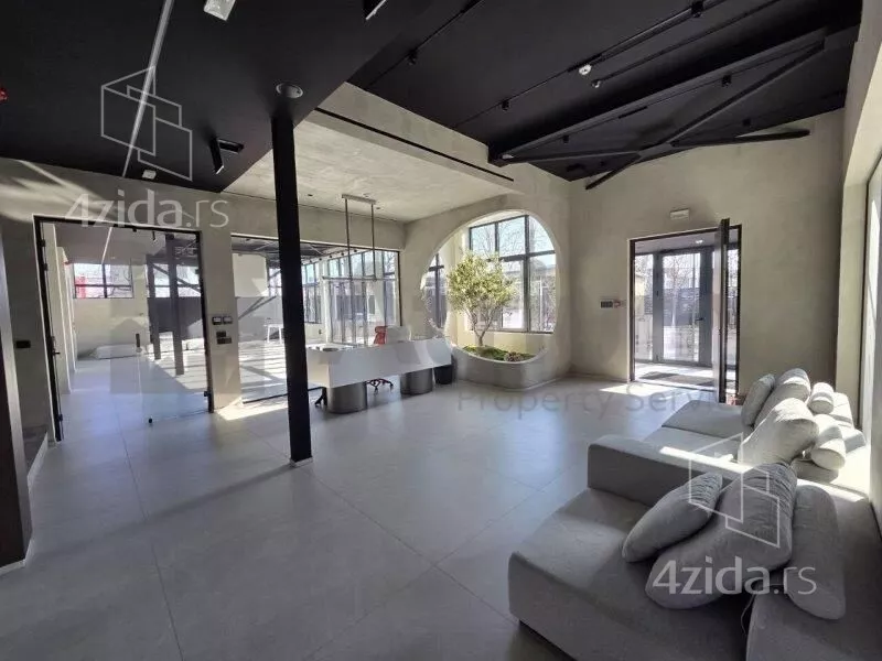 Poslovna zgrada | 4zida