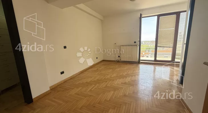 Šestosoban stan | 4zida