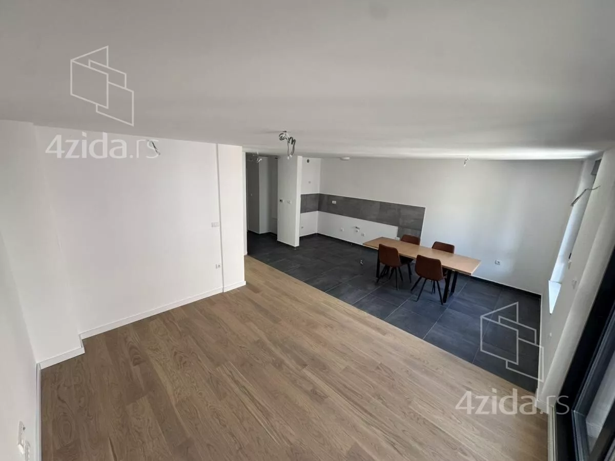 Šestosoban stan | 4zida