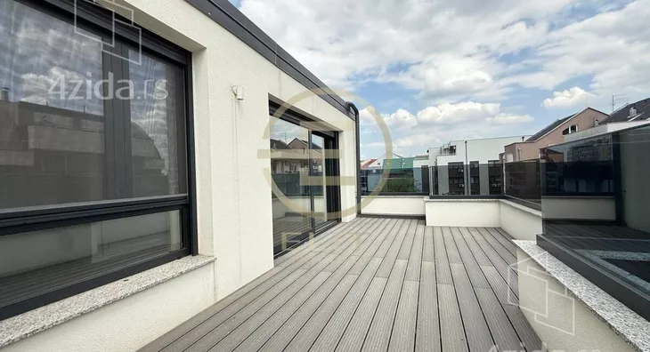 Šestosoban stan | 4zida