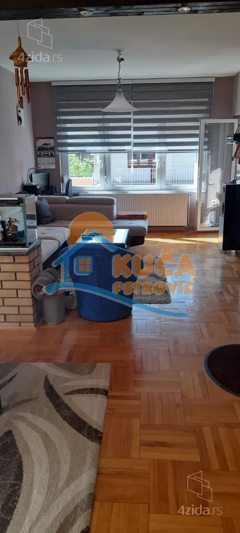 Troiposoban stan | 4zida