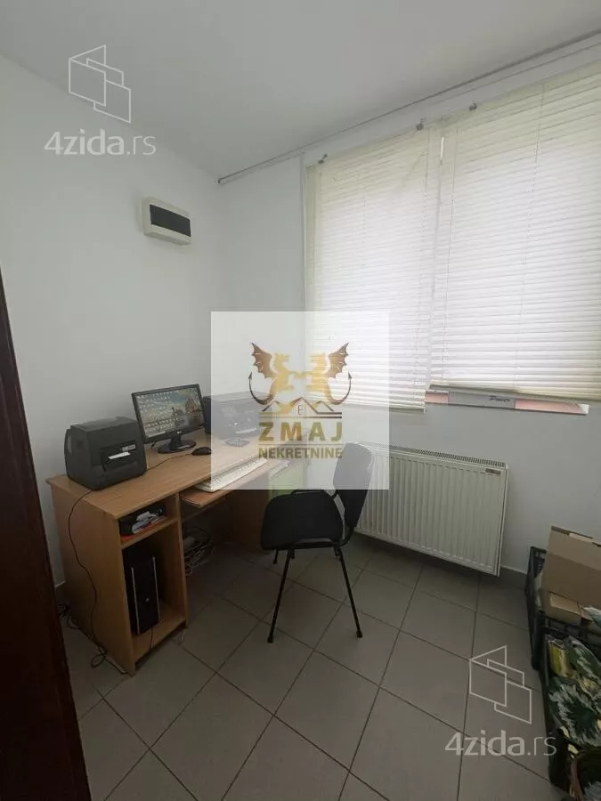 Poslovna zgrada | 4zida