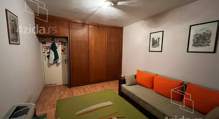 Šestosoban stan | 4zida