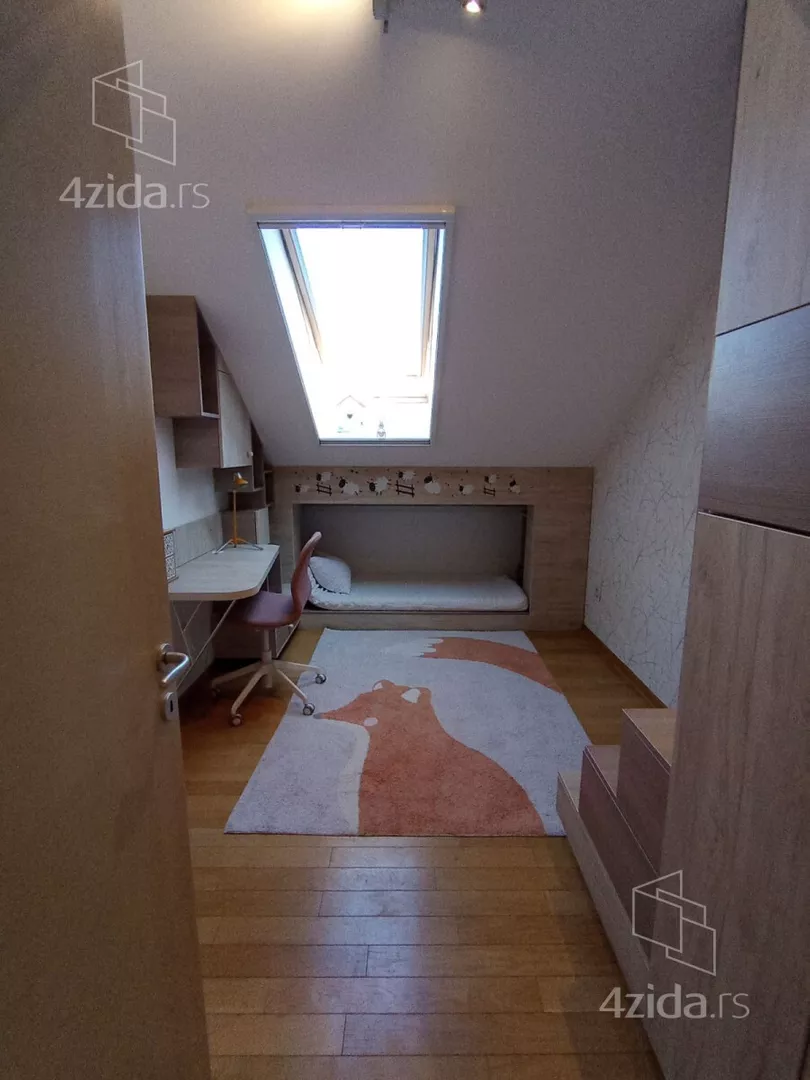 Četvoroiposoban stan | 4zida