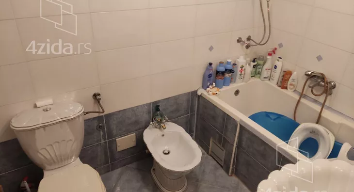 Četvoroiposoban stan | 4zida
