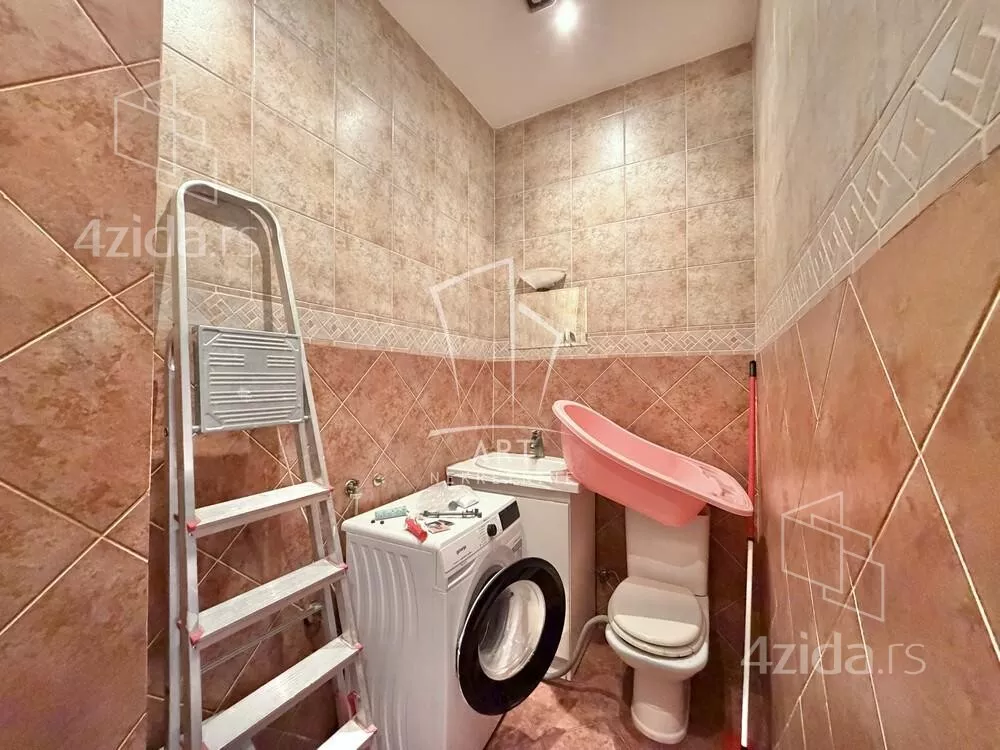 Petosoban stan | 4zida