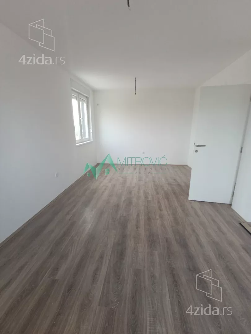 Šestosoban stan | 4zida