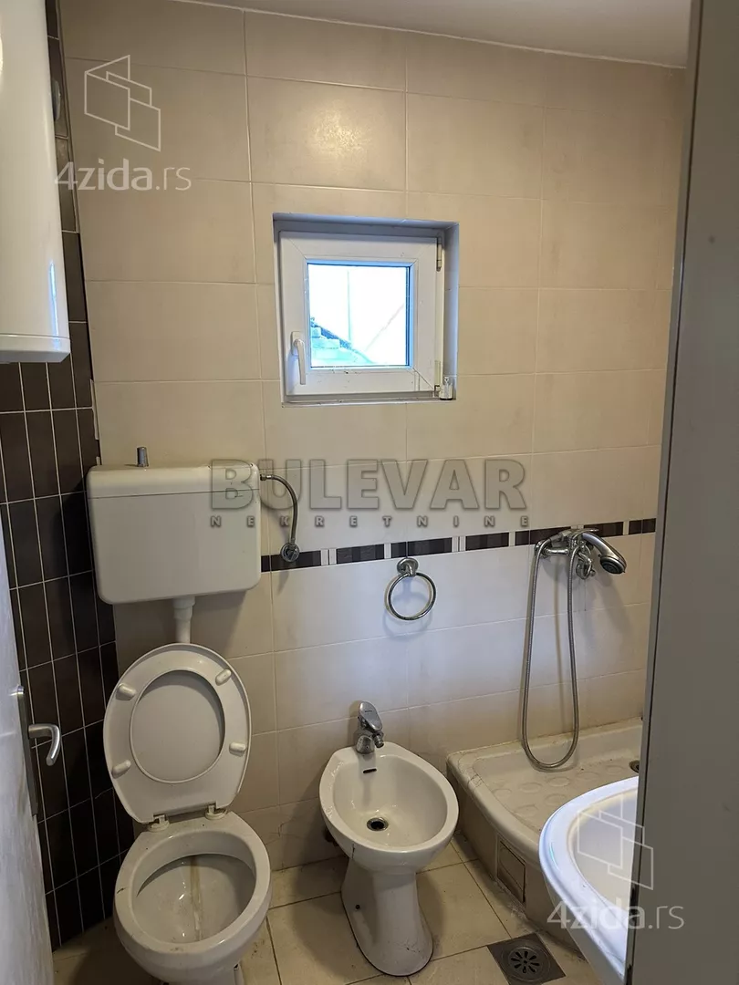 Lokal | 4zida