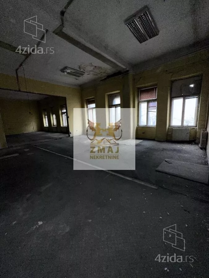 Poslovna zgrada | 4zida