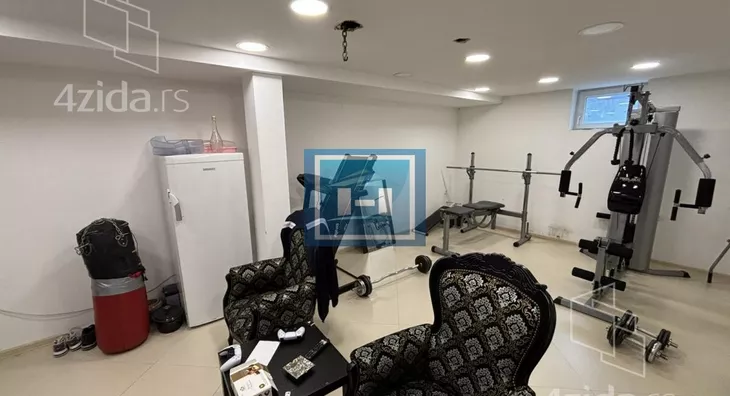 Petosoban stan | 4zida