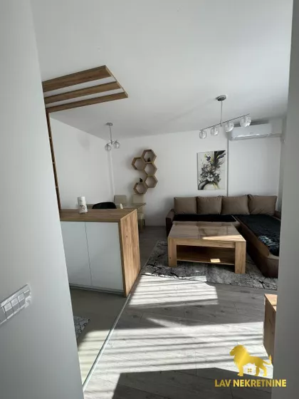 JANKA ČMELIKA | 4zida.rs