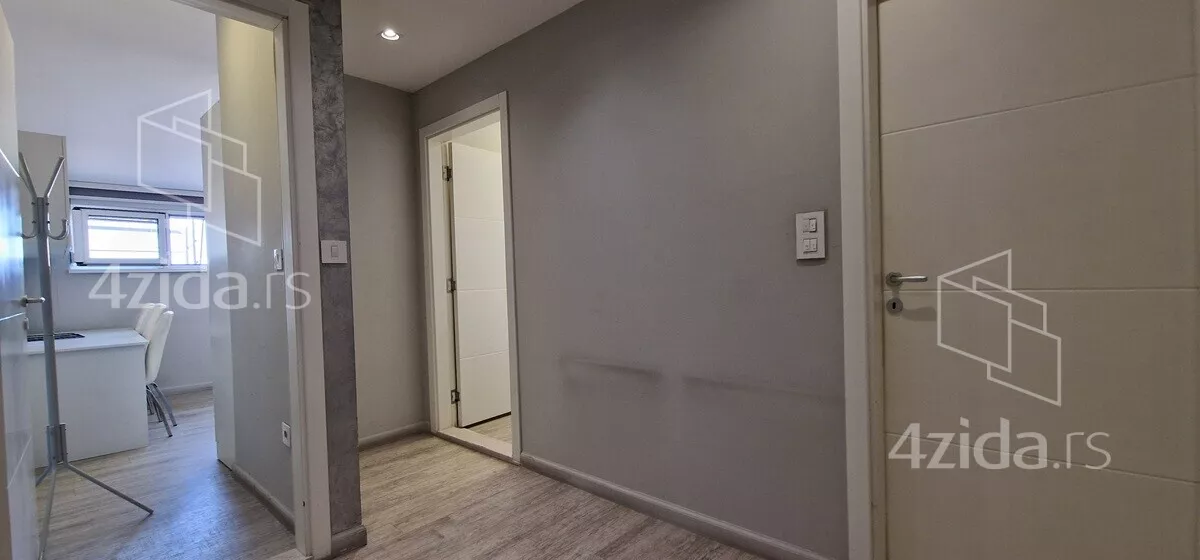 Četvoroiposoban stan | 4zida