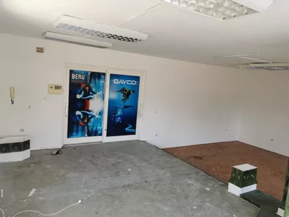 50 m2 prodajni + 250  m2 magacinski | 4zida.rs