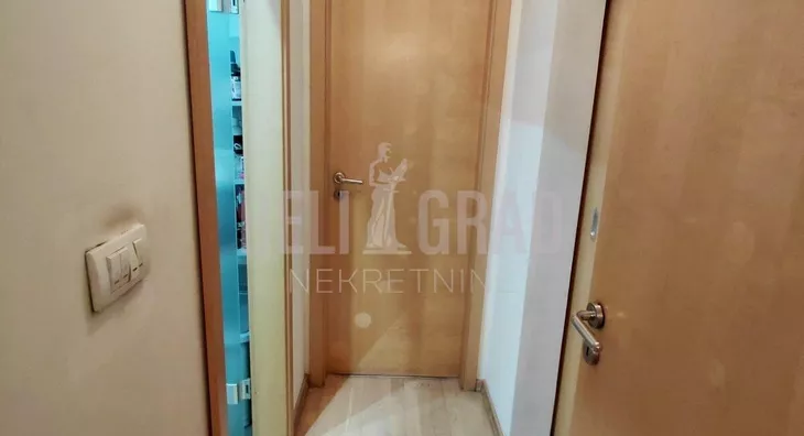 Četvoroiposoban stan | 4zida