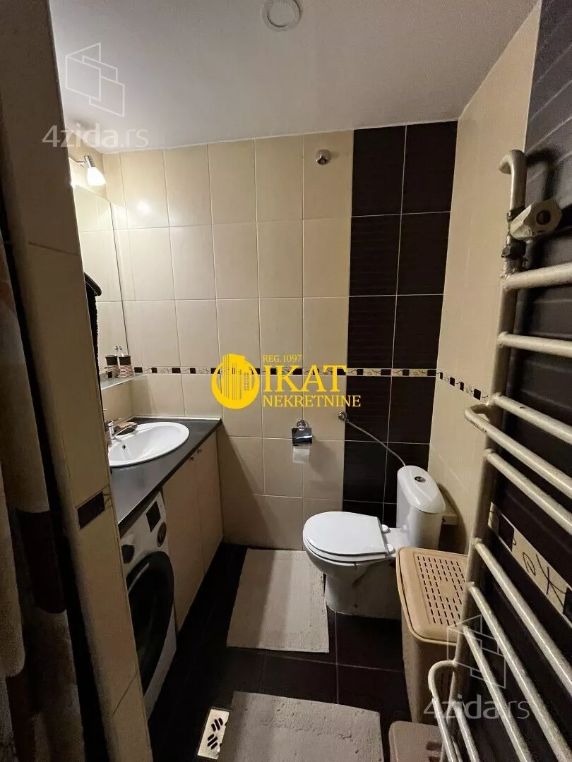 Šestosoban stan | 4zida