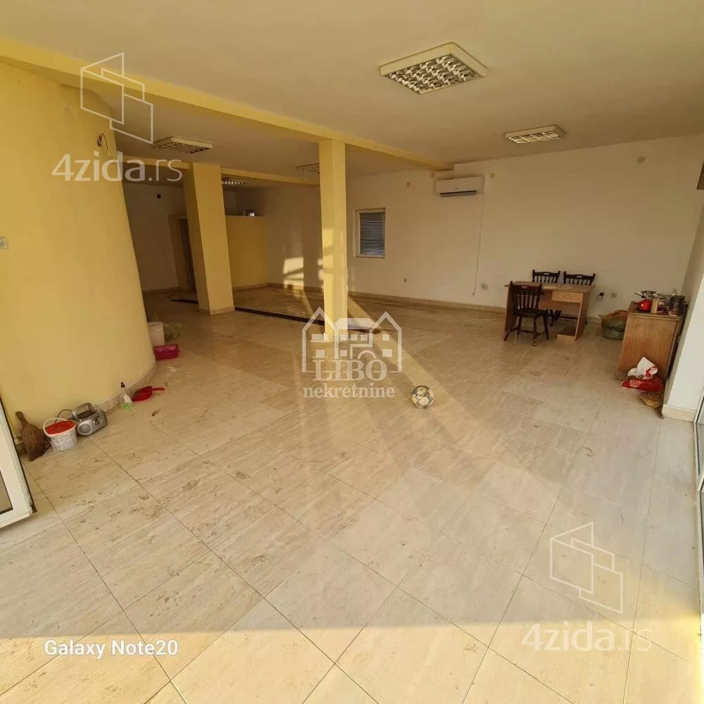 Poslovna zgrada | 4zida