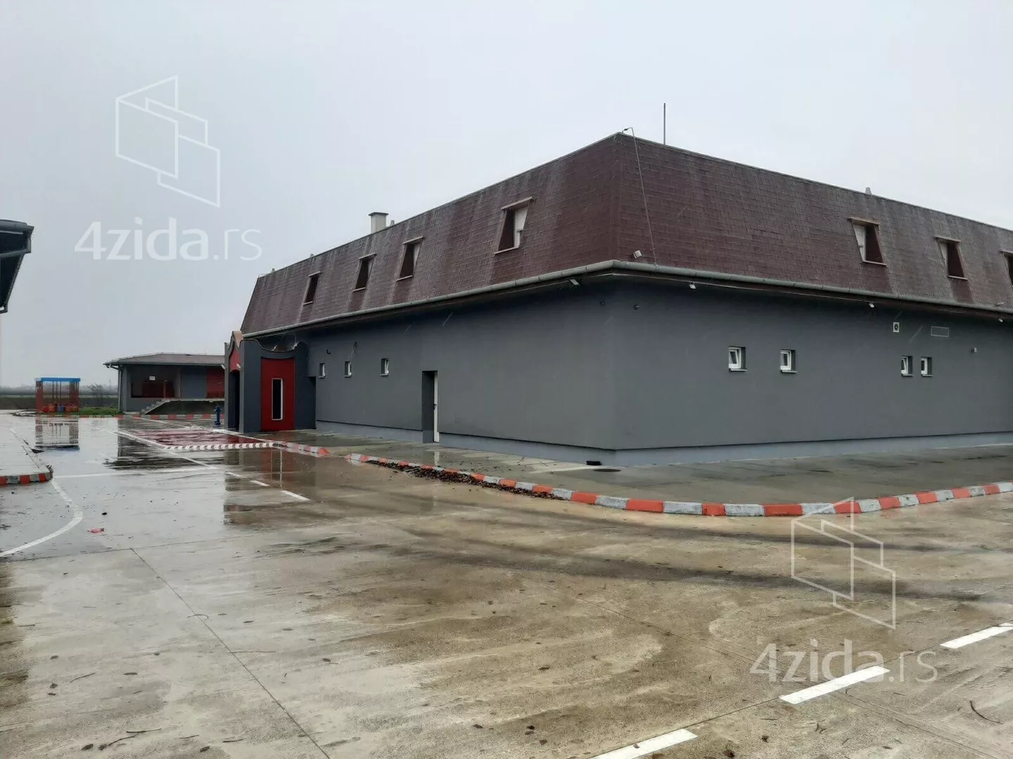 Poslovna zgrada | 4zida