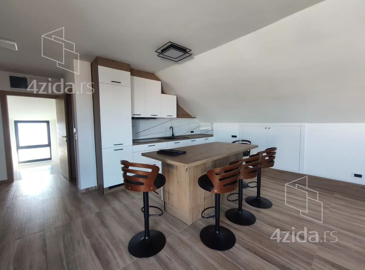 Dvoiposoban stan | 4zida