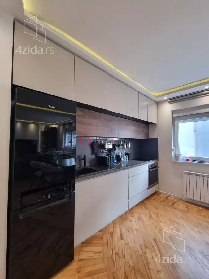 Sedmosoban stan | 4zida